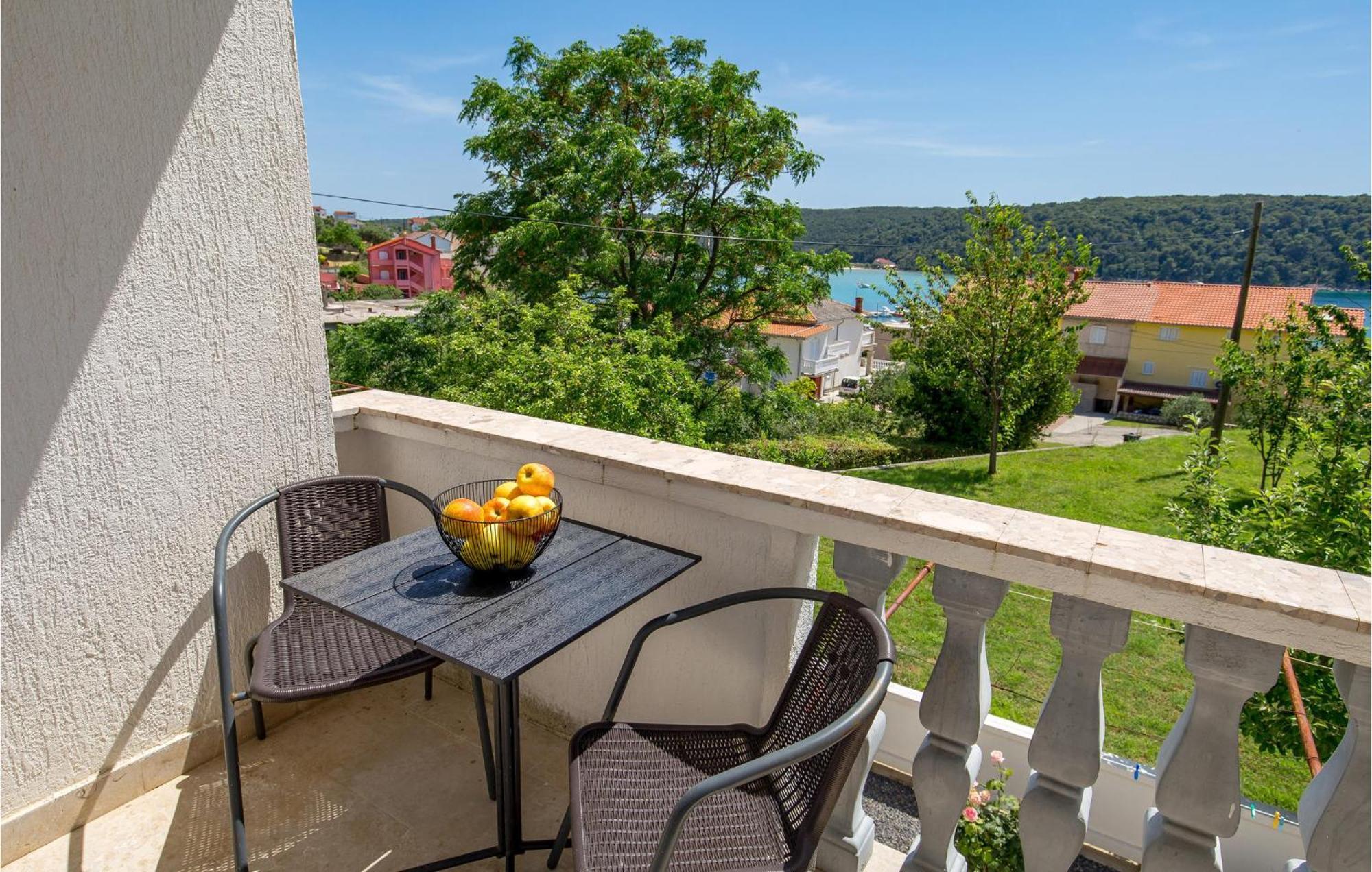 1 Bedroom Amazing Apartment In Kampor Exterior foto